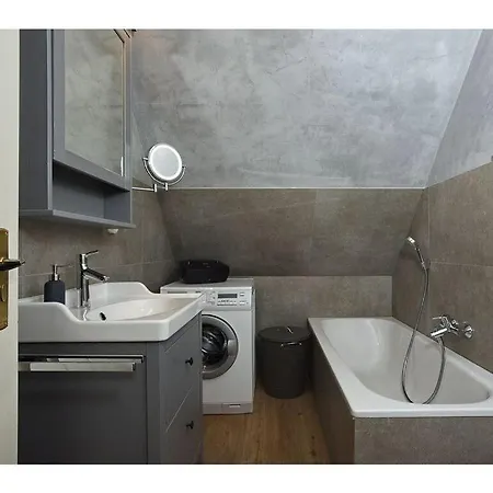 Luett Lori - Stylish Under Thatched Roof Holiday home