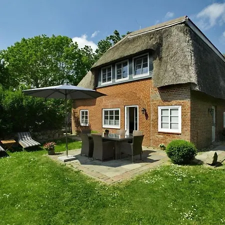Luett Lori - Stylish Under Thatched Roof